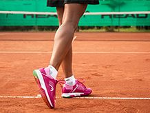 Women's tennis shoes