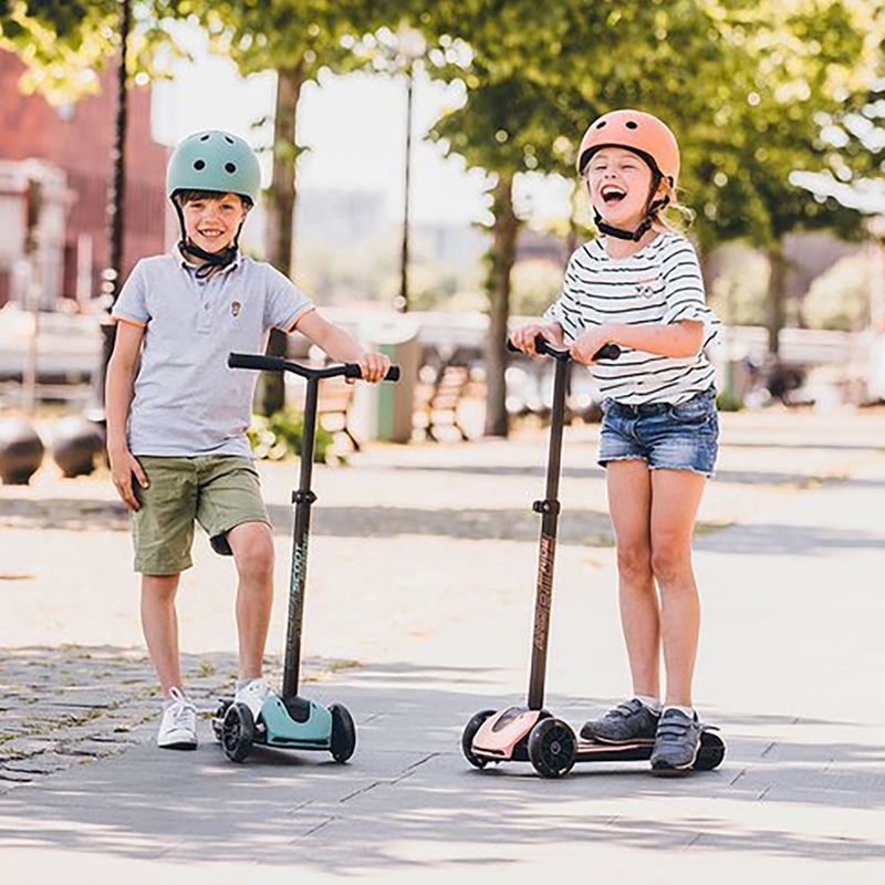 Scoot & Ride Highwaykick 5 LED balance tricycle green 96438 9